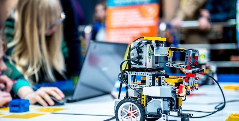 Первый городской конкурс по робототехнике прошел в Таразе