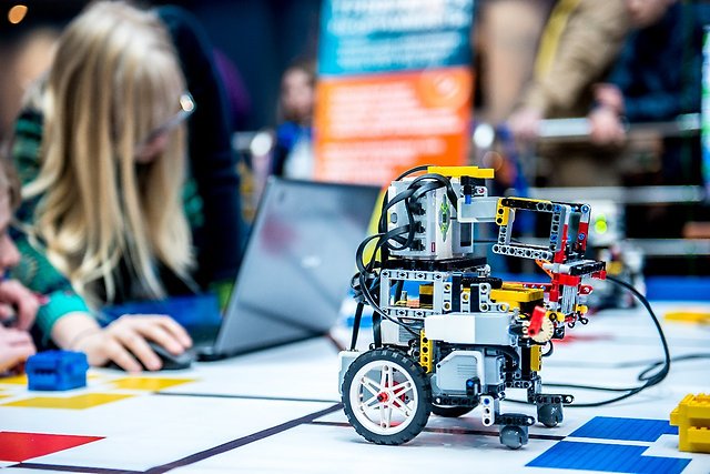 Первый городской конкурс по робототехнике прошел в Таразе