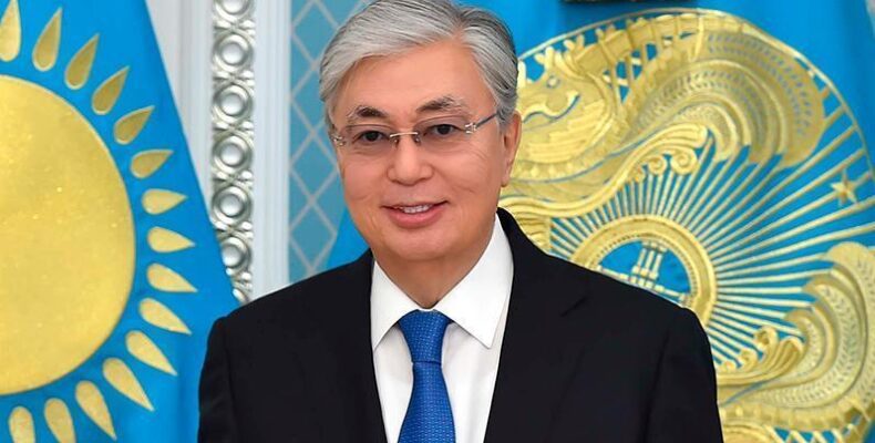 Касым-Жомарт Токаев поздравил казахстанцев с Днем Конституции