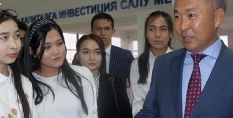 Почему Сапарбаеву объявили выговор, а Мырзахметов отделался легким испугом?