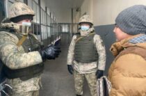 На границе с Кыргызстаном нашли тайник с оружием