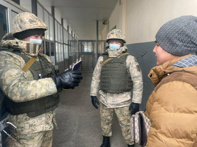 На границе с Кыргызстаном нашли тайник с оружием