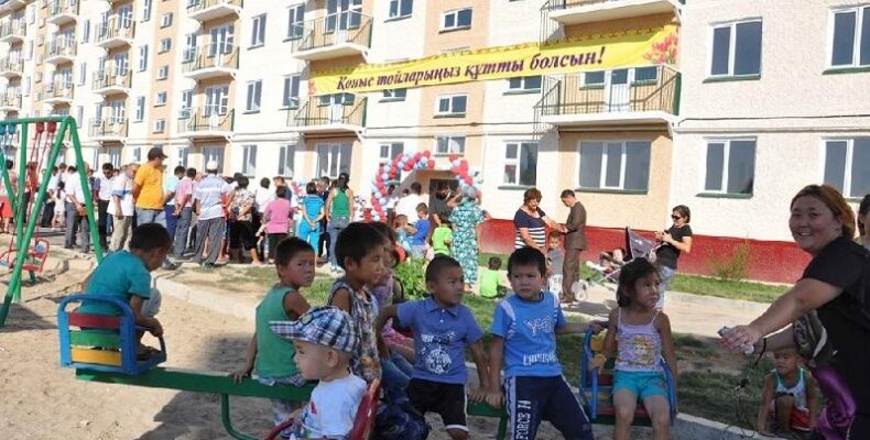 560 семей жамбылского города горняков Жанатаса получат квартиры в этом году