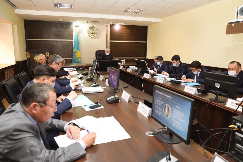Бердибек Сапарбаев провел встречу с информационно-разъяснительной группой