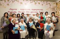 Бердибек Сапарбаев наградил женщин, внесших значительный вклад в развитие региона