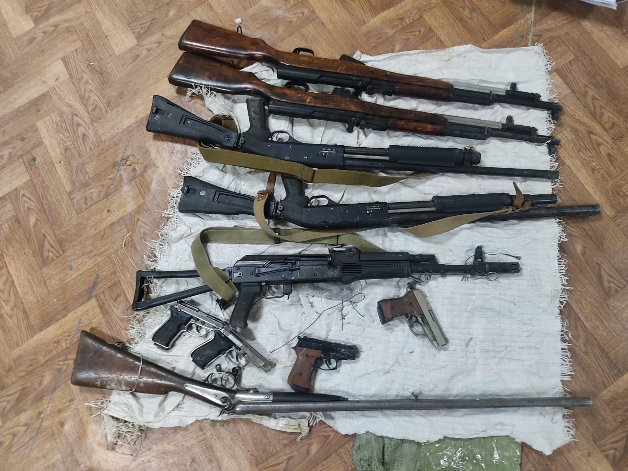 Автоматы Калашникова, пистолеты Макарова – сколько оружия нашли жамбылские полицейские за неделю