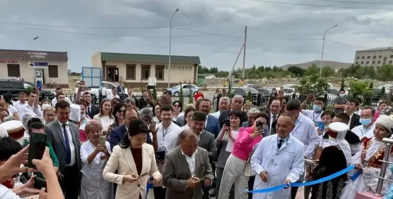 Министр здравоохранения РК Ажар Гиният посетила Жамбылскую область