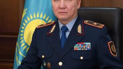 Начальник ДП Жамбылской области поздравил ветеранов и сотрудников ОВД с 30-летием казахстанской полиции