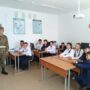 Солдат-срочник провел 1 сентября в родной школе в Мерке