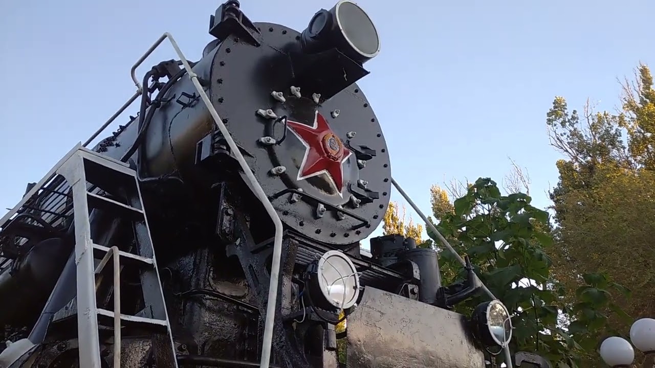 Железнодорожные пути ведут в Тараз – старинный паровоз установили в привокзальном сквере