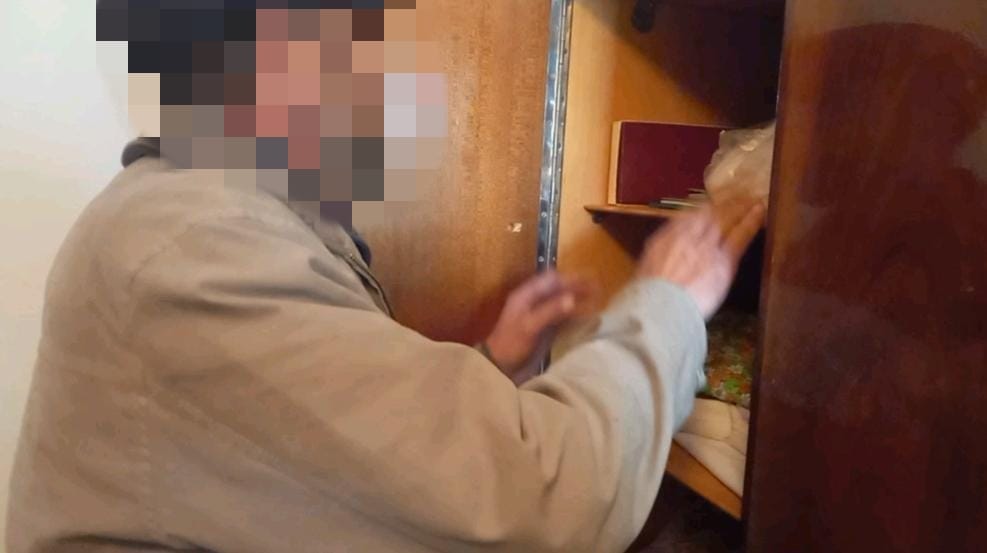 Жамбыл полицейлері 88 жастағы тұрғыннан ұрланған ақша, коллекциялық монеталар мен баянды тауып берді