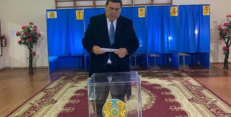 Аким Тараза Бахытжан Орынбеков проголосовал на выборах Президента страны