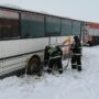 Жамбылские спасатели вызволили застрявший в снегу пассажирский автобус