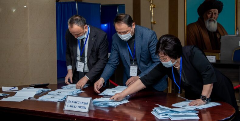 179 депутатов маслихатов Жамбылской области отдали свои голоса за Сакена Арубаева