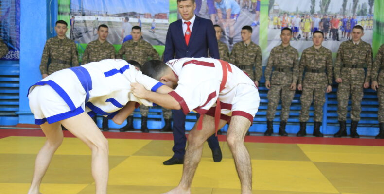 Соревнования по қазақ күресі прошли среди военных Жамбылской области