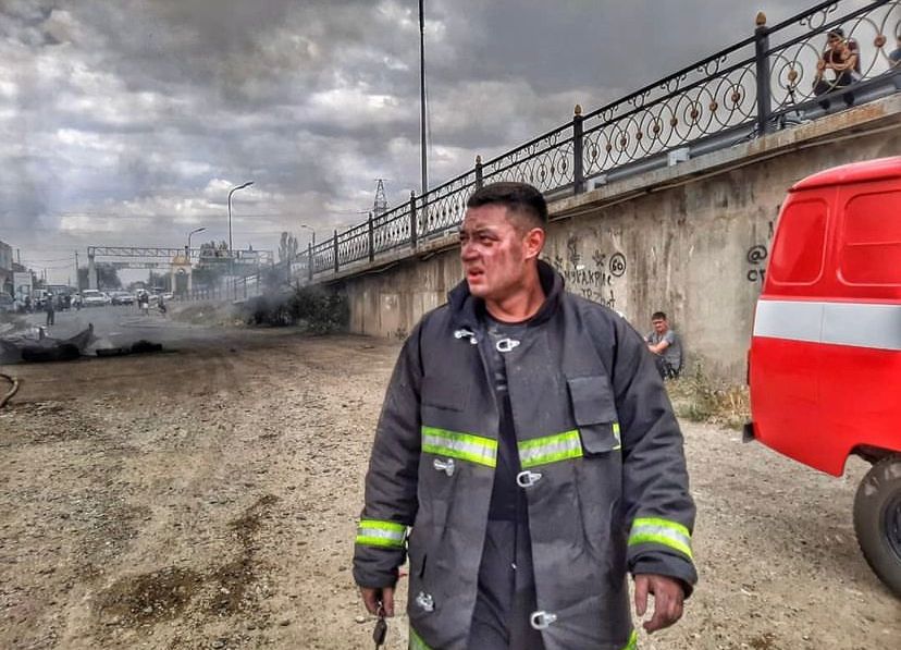 Для нас любая жизнь ценна, за каждую мы стараемся бороться до конца – пожарный-спасатель из Тараза