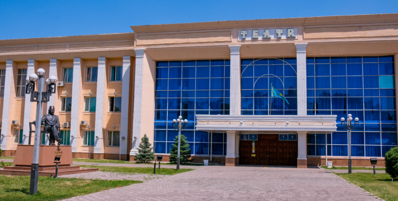 Спектакль «Дубровский» представили на закрытии театрального сезона в Таразе