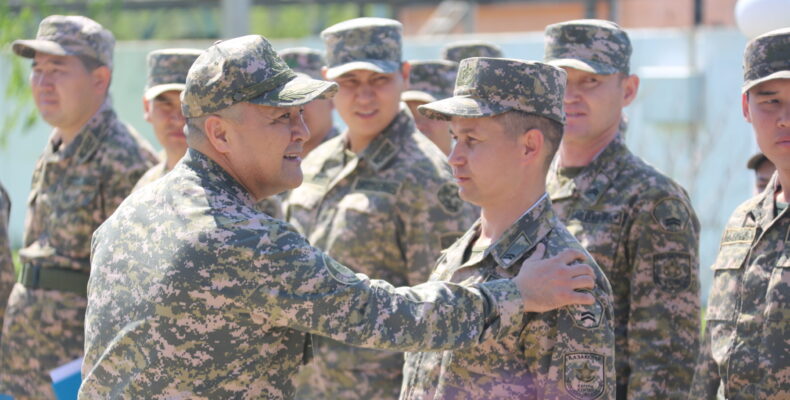 Заместитель МО РК по тылу посетил воинские части Таразского гарнизона РгК «Юг»