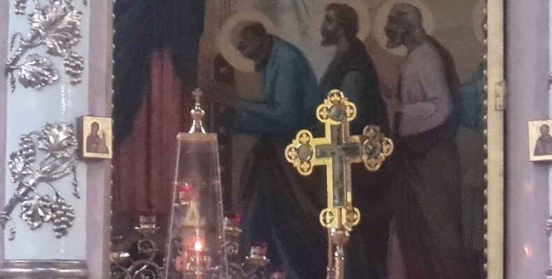 В храмах Тараза горит Благодатный огонь из Иерусалима