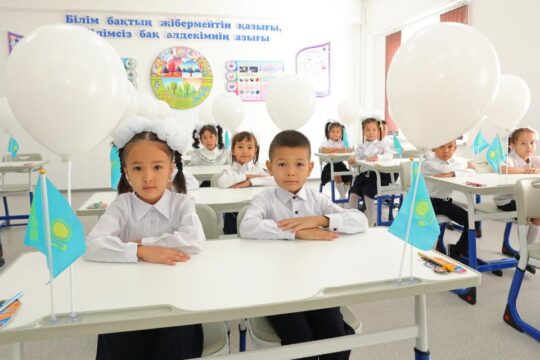 22 тысячи первоклашек сели за парты в Жамбылской области