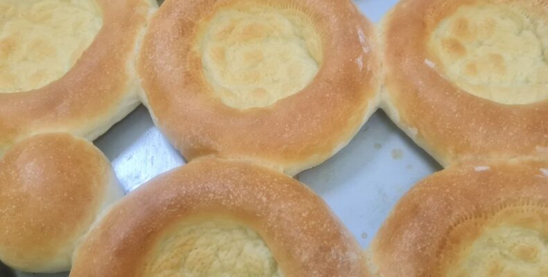 Для приготовления хлеба нужны добрые руки и хороший тандыр