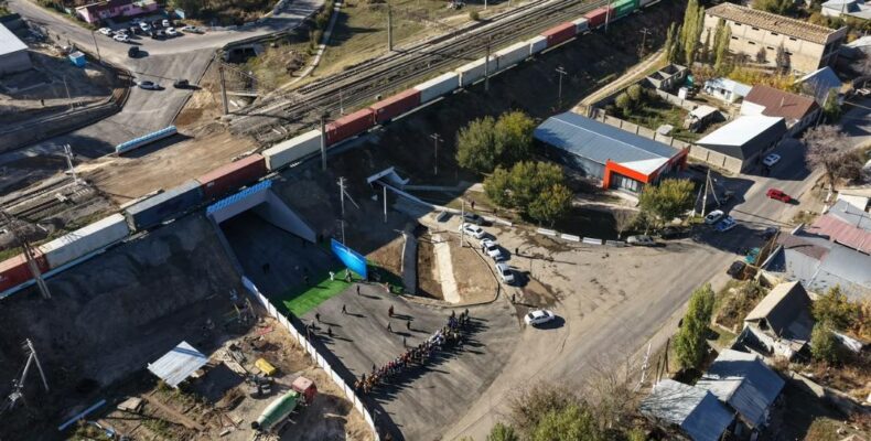 Автомобильный железнодорожный проезд открыли в Жуалах ко Дню Республики