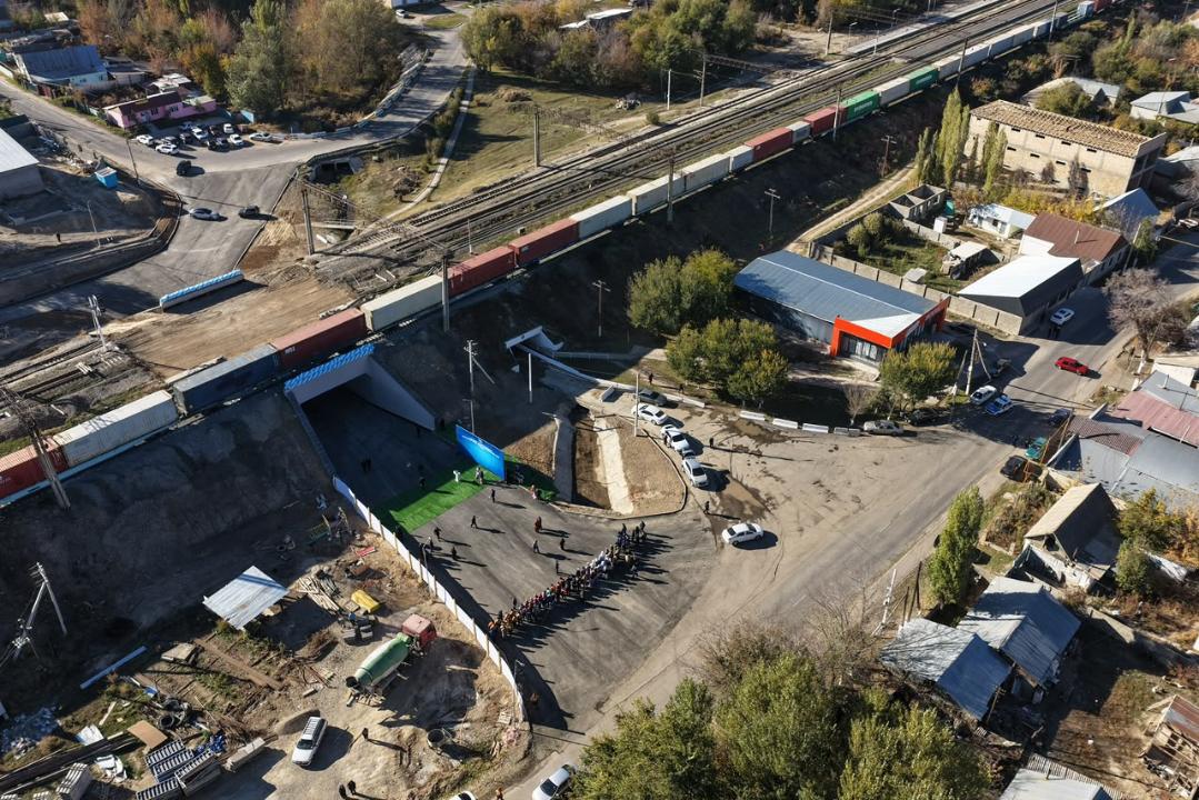Автомобильный железнодорожный проезд открыли в Жуалах ко Дню Республики